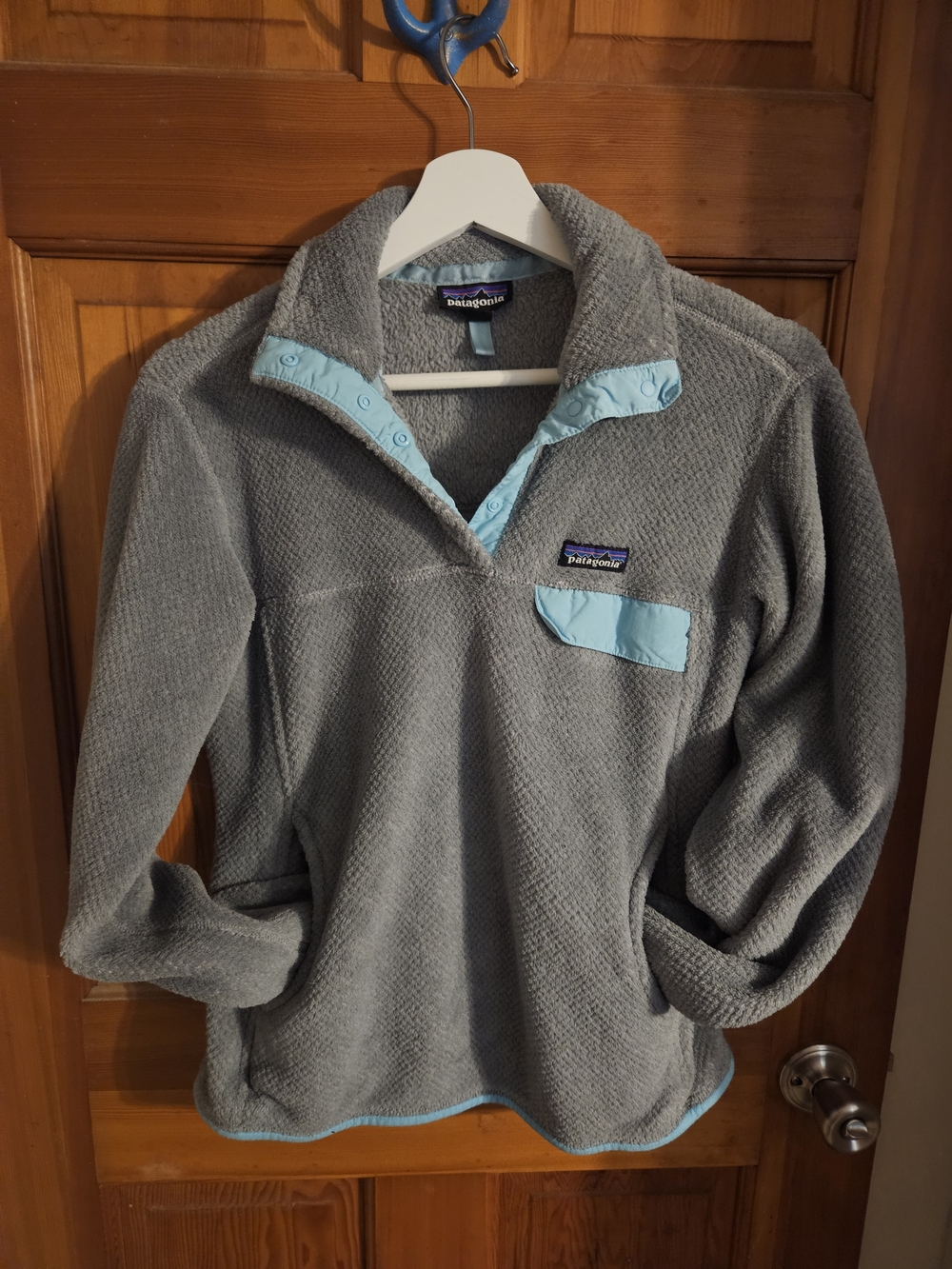 Patagonia Lightweight Synchilla Snap-T Pullover Fleece Pullover in Gray & Blue M